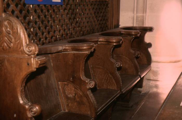 Des stalles provenant de l'église des moniales.