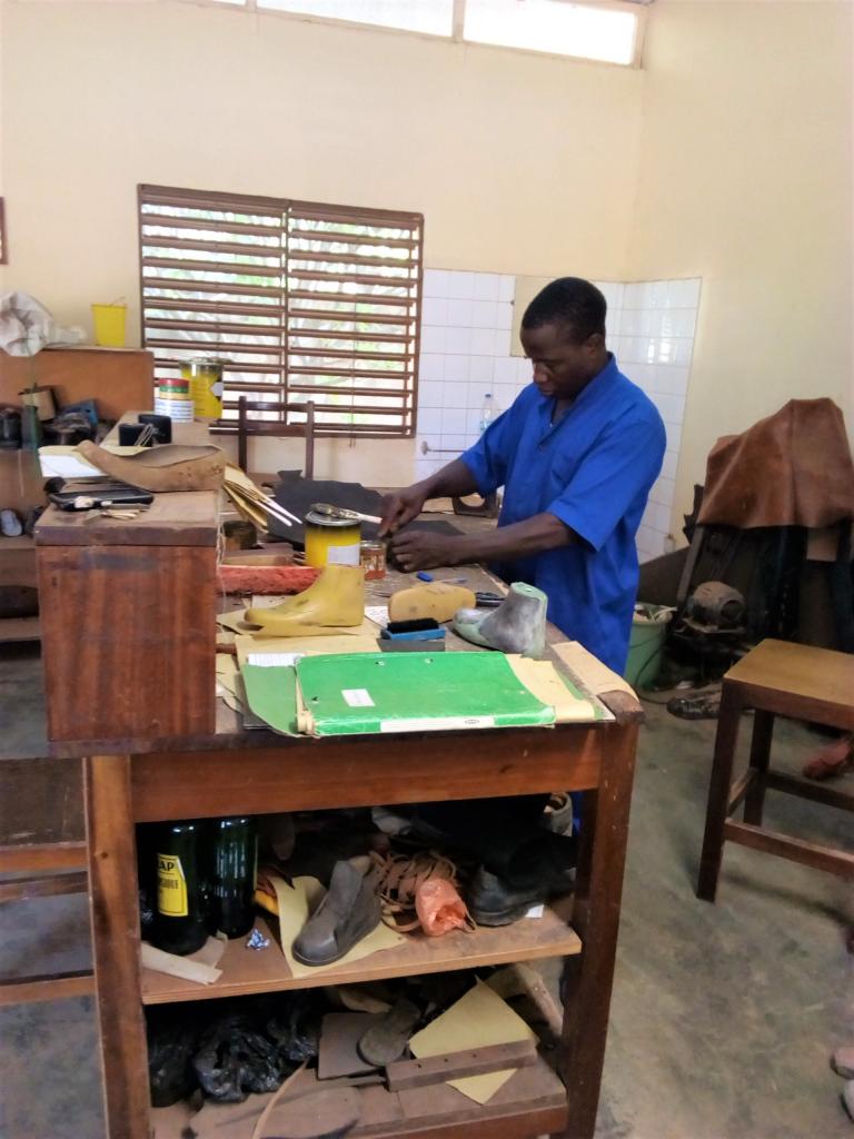 Atelier de Fabrication des chaussures et appareils orthopédiques