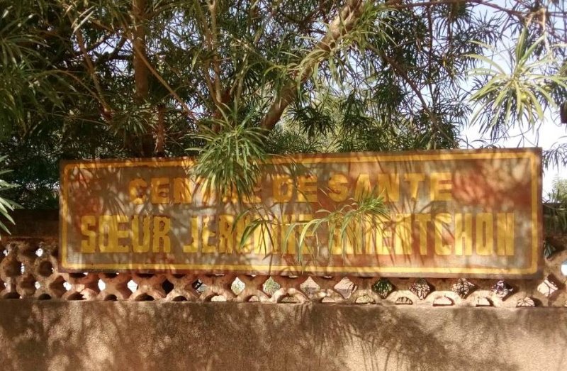 Le Panneau du dispensaire de Niellé