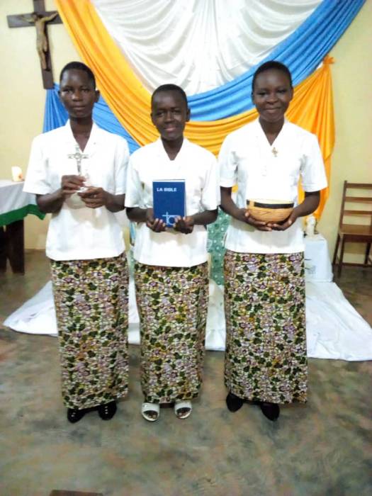 À gauche Nathalie, milieu Élise et à droite Marina